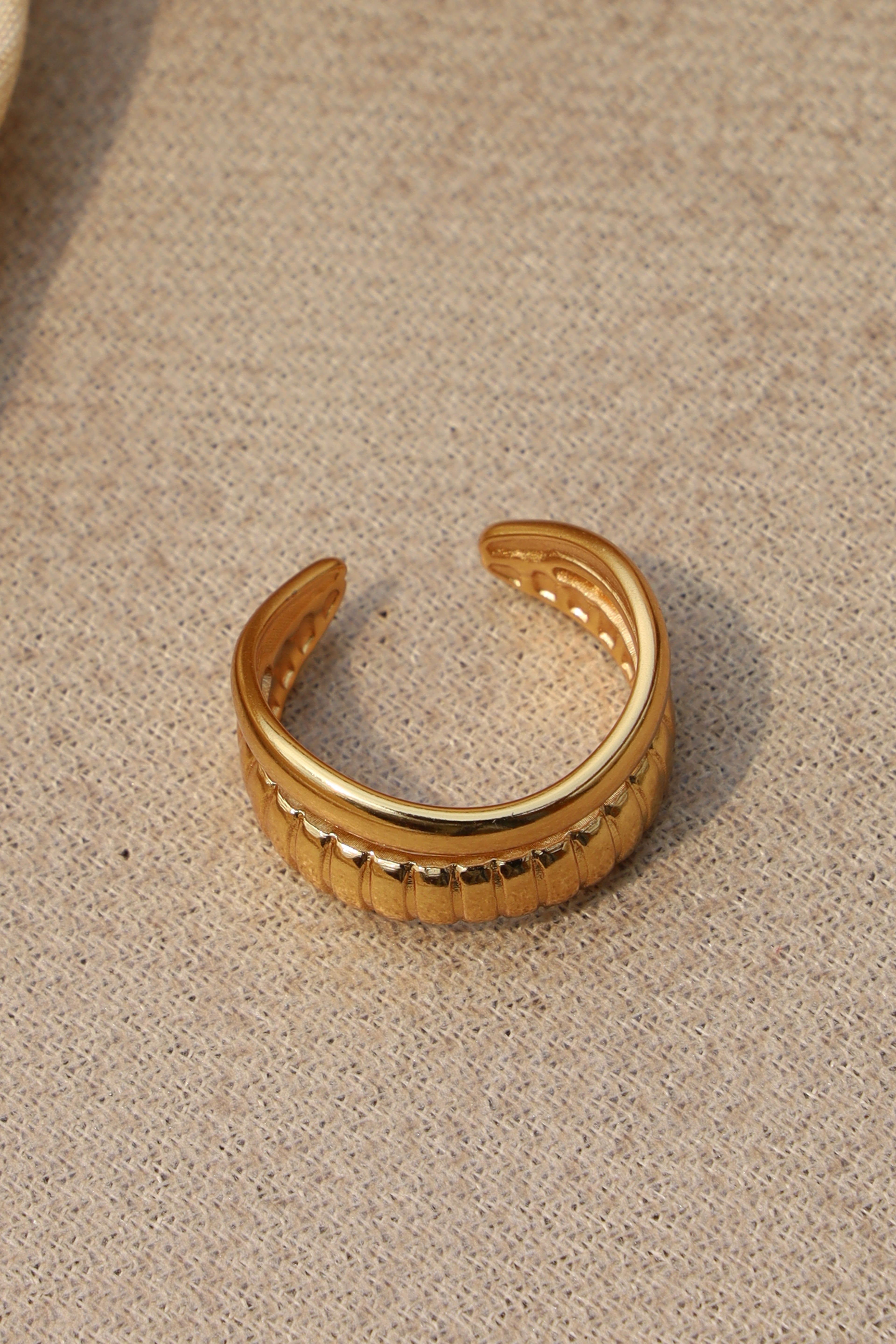 Ribbed Statement Ring